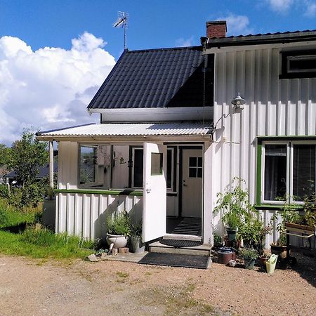 Laegenhet Naturnaera I Henån Kültér fotó